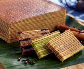 kue lapis batam